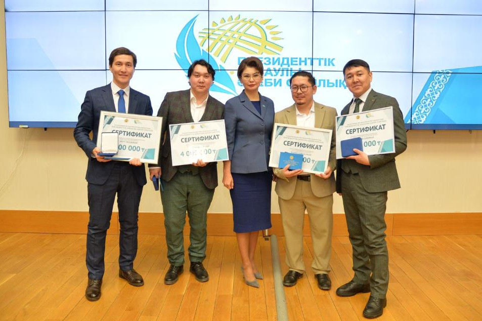 Жас ақын-жазушыларға Президенттік арнаулы әдеби сыйлық табысталды