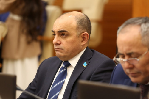 Мәжілісте жыныс ауыстыруға тыйым салу ұсынылды