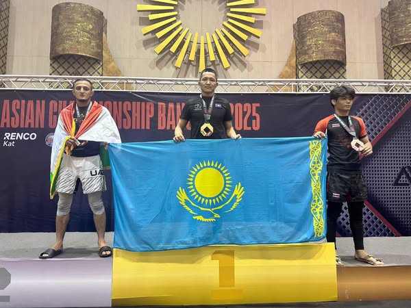 Әкелі-балалылар Бангкокте топ жарды