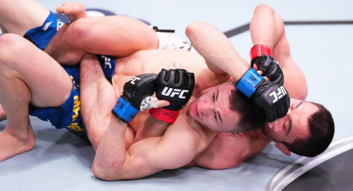 Бекзат Алмахан «Суперменмен» айқасады