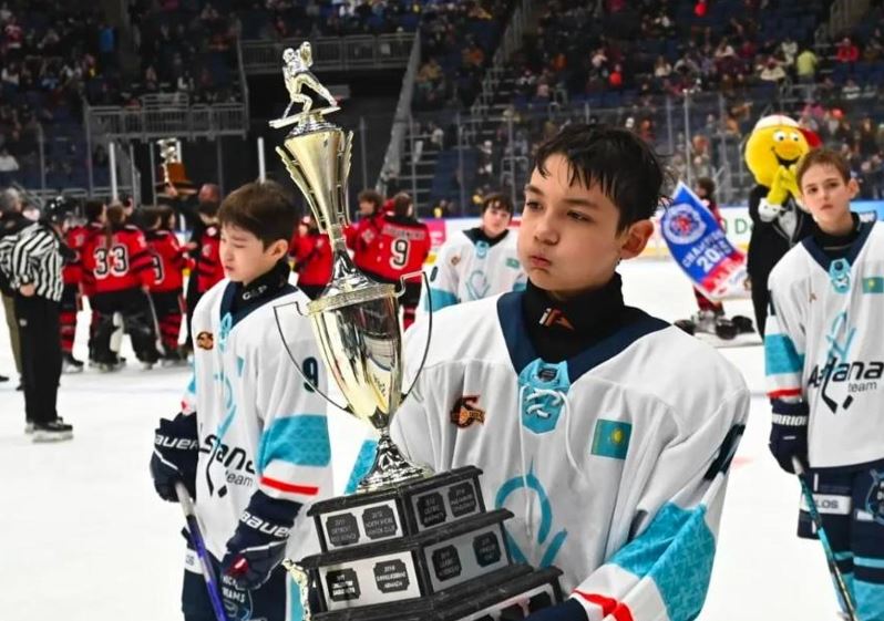 Астаналық жас хоккейшілер халықаралық турнирде күміс жүлде иеленді