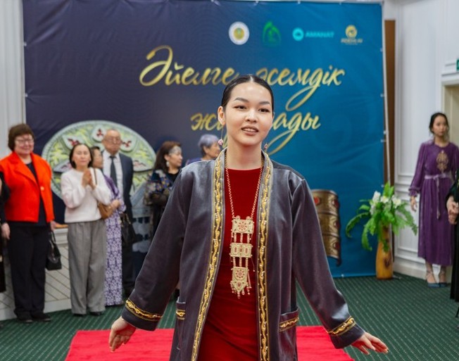 Әйел ажары – әшекейде