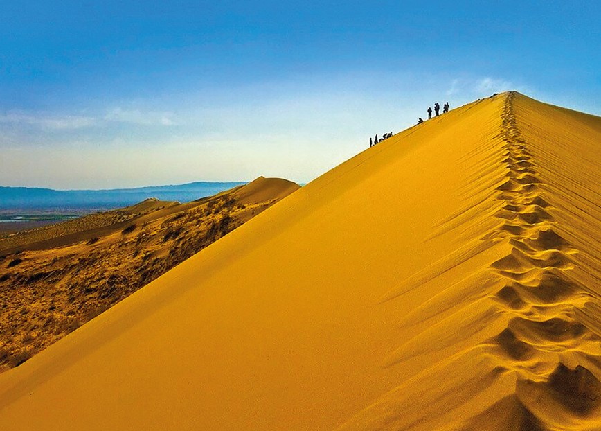 Алтынемел, Айғайқұм – табиғат сыйы