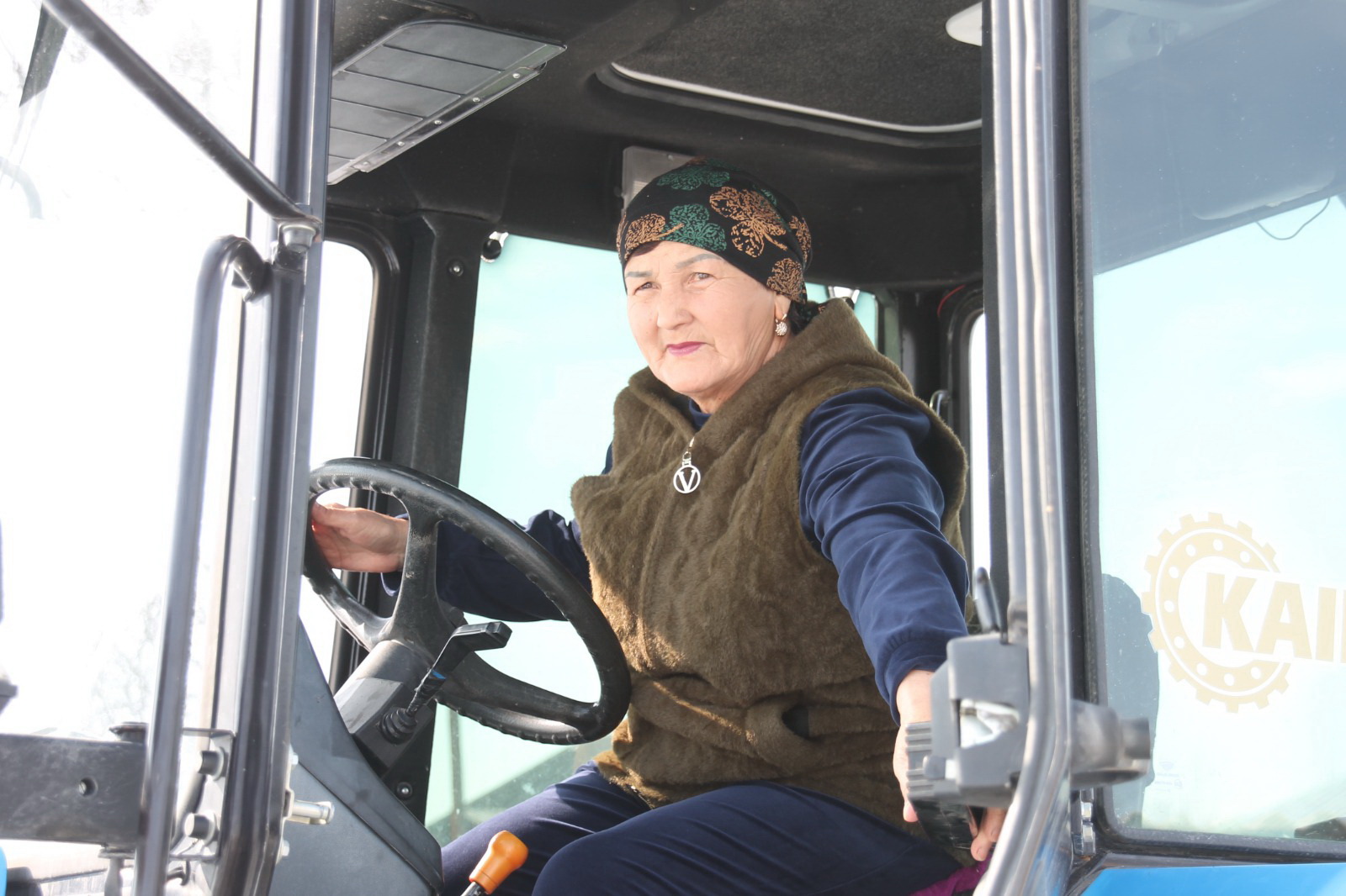 Тракторшы апа