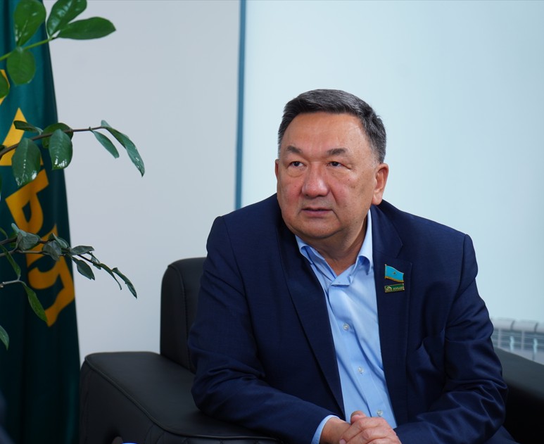 Ұлттық құрылтай ұзақмерзімді елдік шешімдер қабылдауға септеседі - Серік Егізбаев