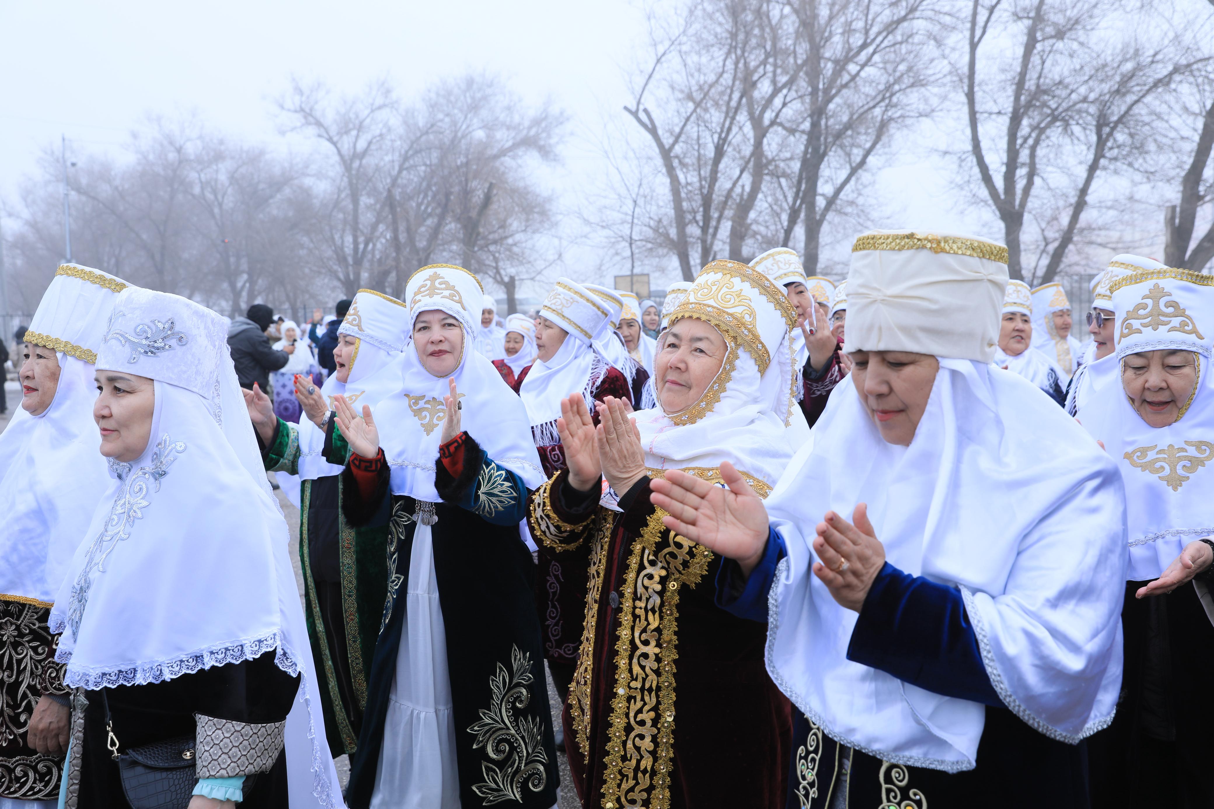 Ақтөбеде 100 әже мен 100 келін ұлттық құндылықтарды дәріптеді