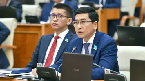 Асхат Аймағамбетов білім мен медицина саласындағы жұмыстарды саралады