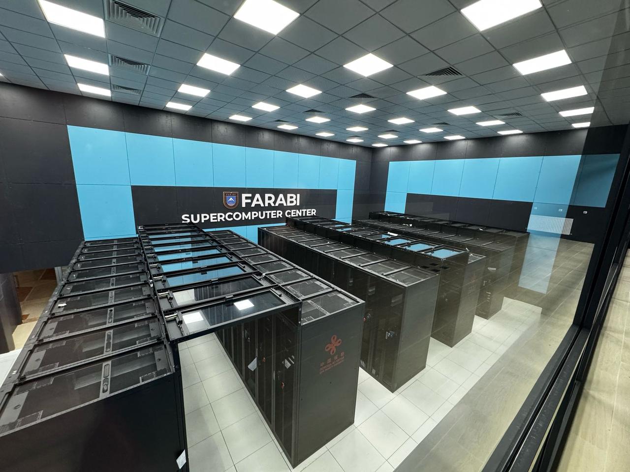 Суперкомпьютерді тізгіндеген