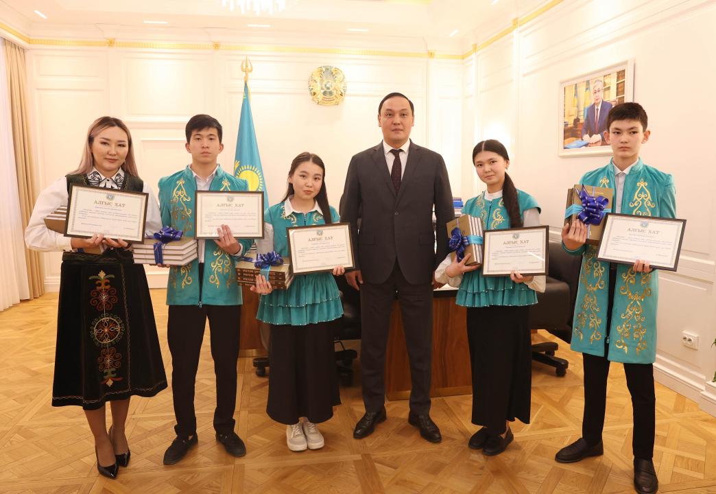 Қарашөкеев зерек оқушыларға алғыс білдірді