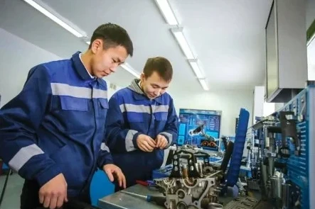 Оқушылар жұмысшы мамандықтарды меңгереді