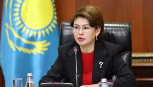 Аида Балаева театр қызметкерлерін кәсіби мерекесімен құттықтады