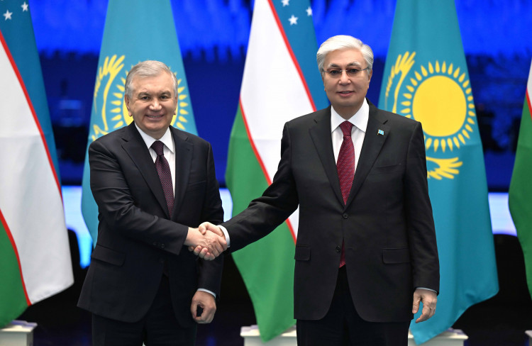 Қ.Тоқаев пен Ш.Мирзиёев Алматыда бейресми кездесу өткізді