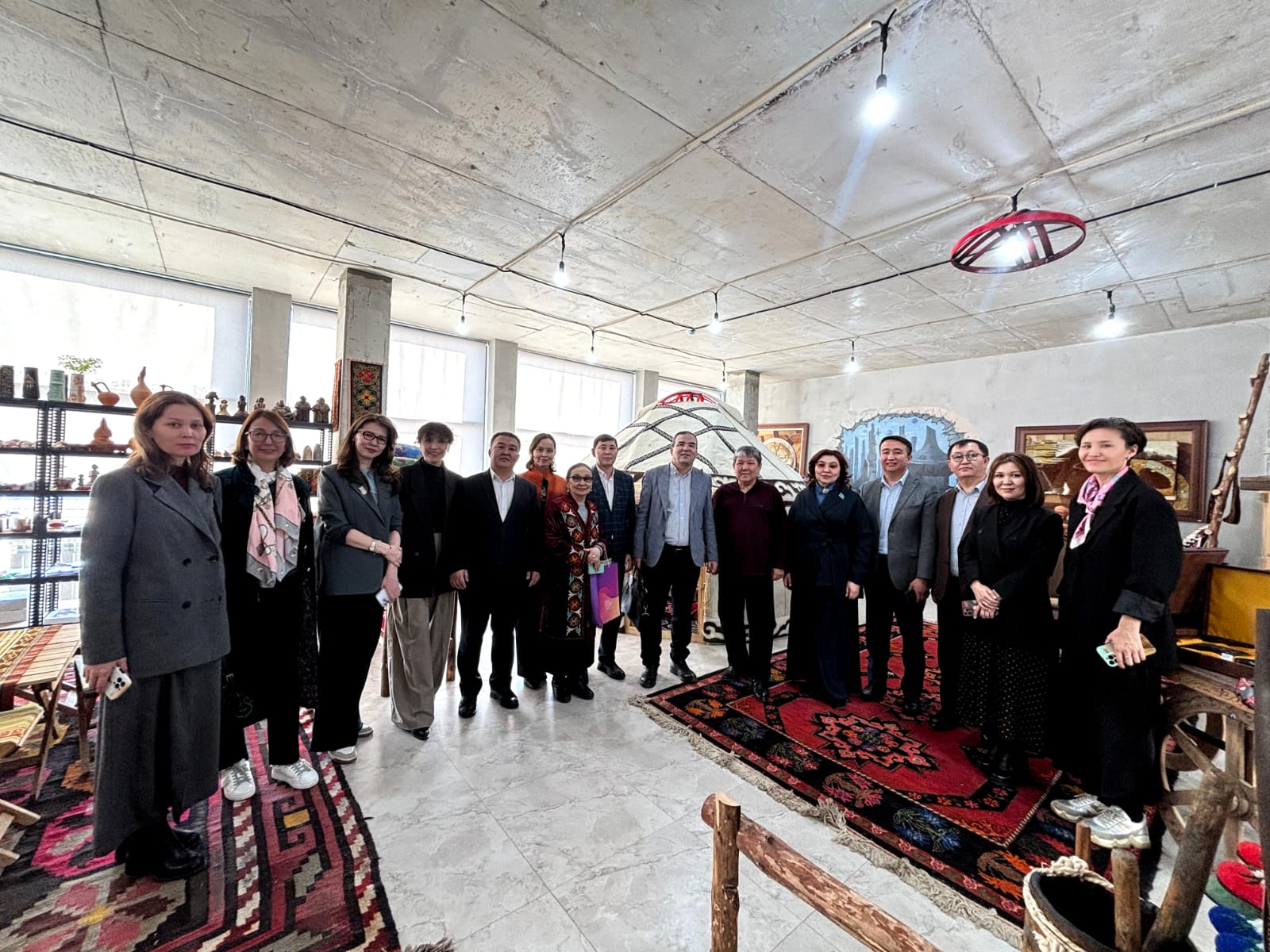 Бас редакторлар клубы мүшелері «ÓzgeEpic» креатив хабының жұмысымен танысты