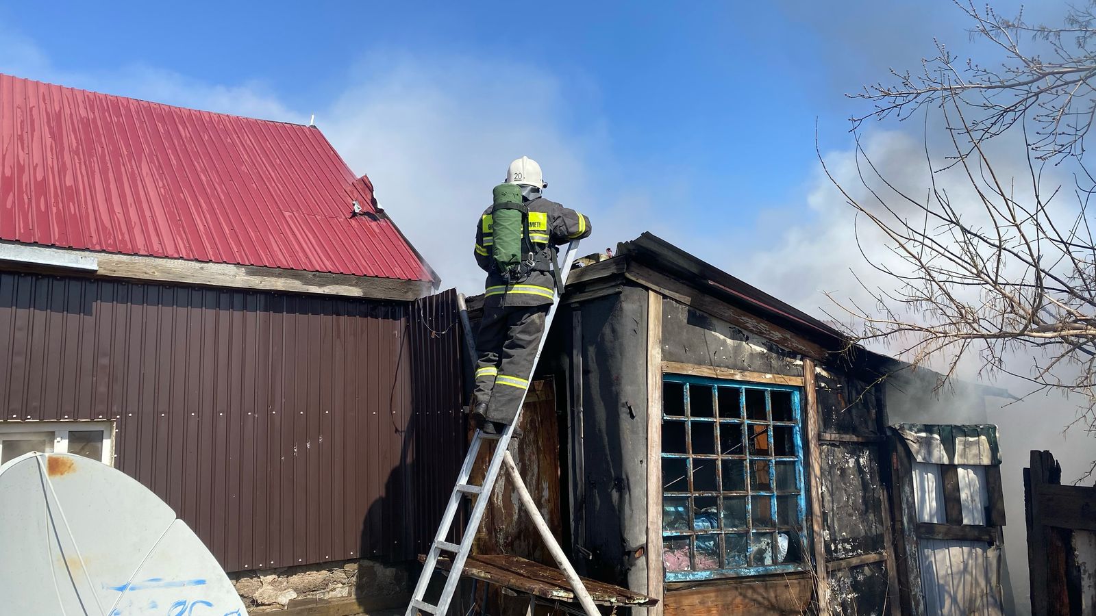 Павлодар облысында өртенген үйден әжесі мен немерлері құтқарылды