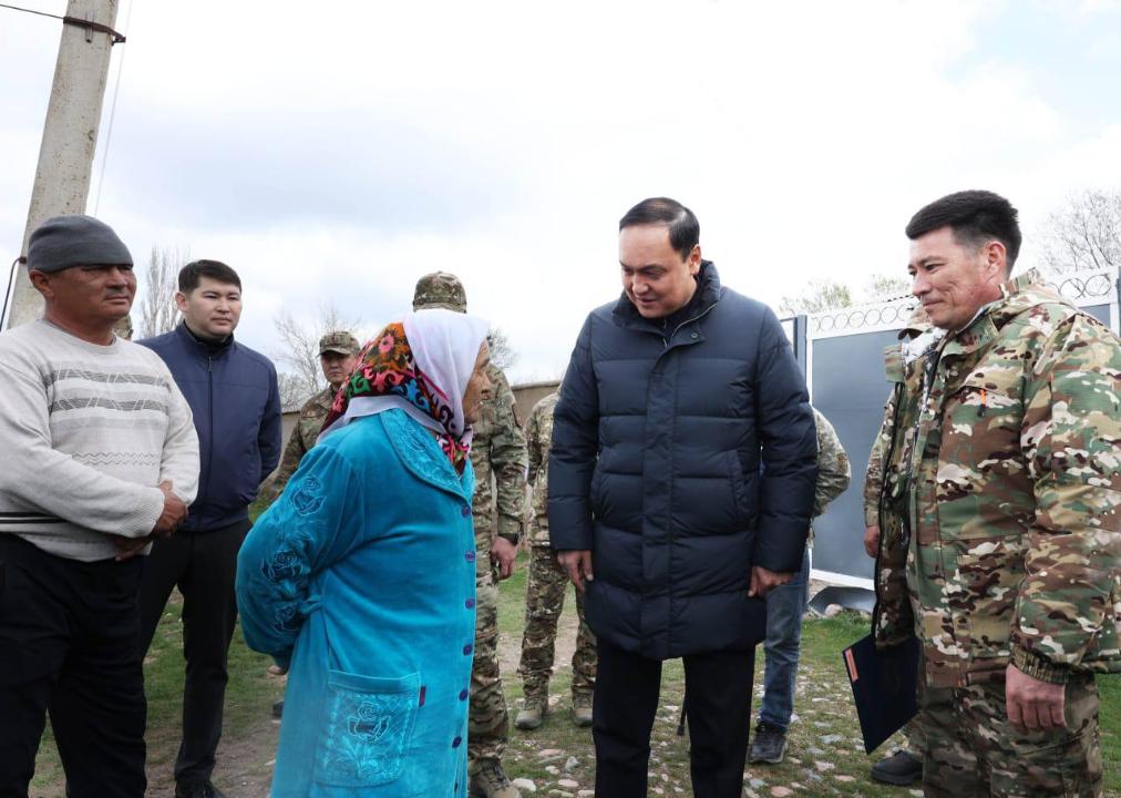 Жабыққан жұрт еңсе тіктеді