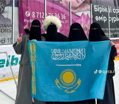 Мемлекеттік Туды қорлаған 4 адамға сот шешімі шықты