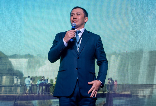 Генадий Головкин бокстан Әлем кубогінің ашылу рәсіміне қатысты