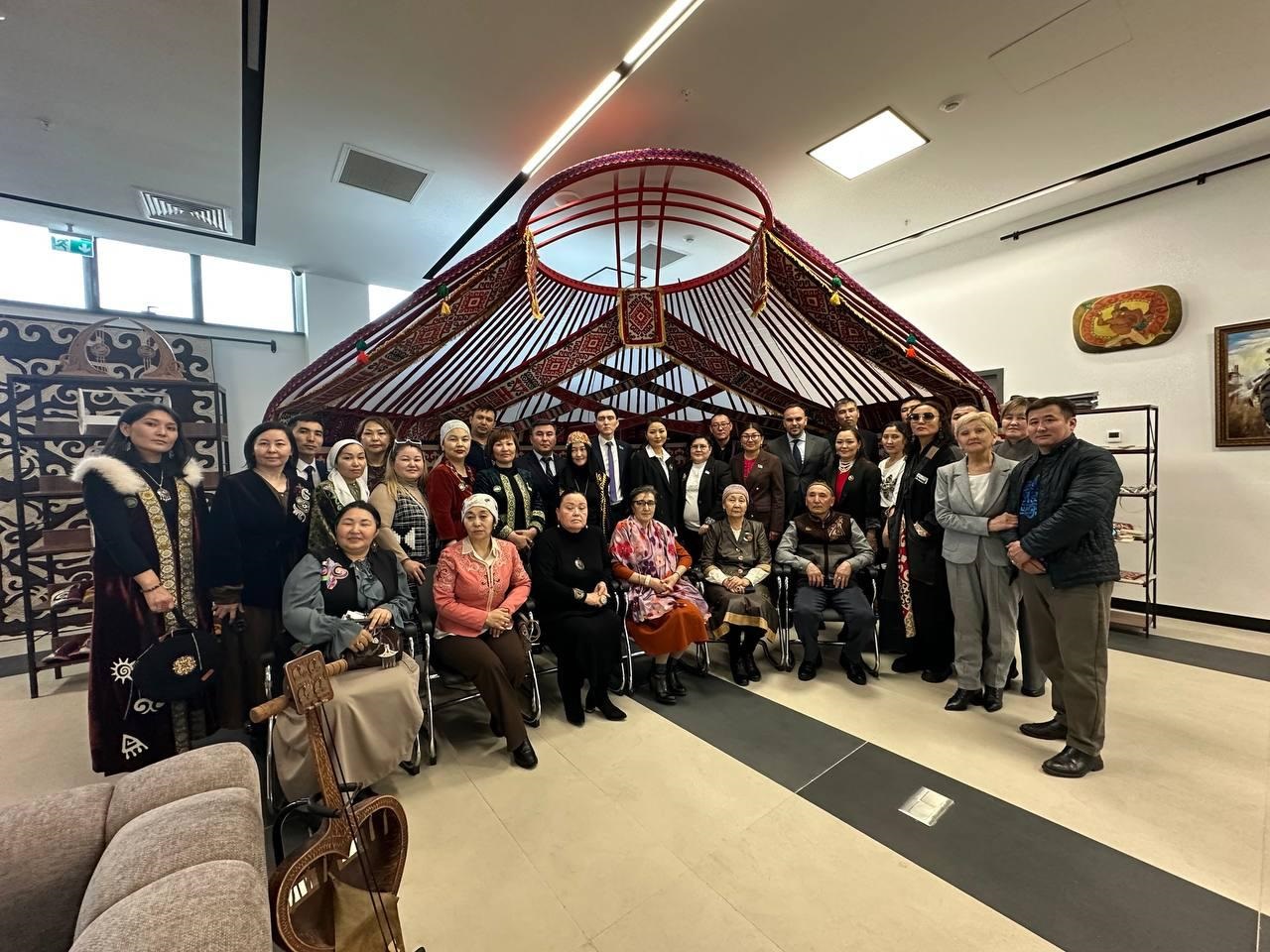 Қолөнершілер бас қосты