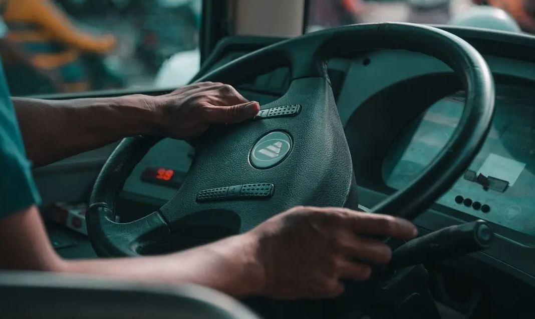 Алматыда 7 жасар баланы көлік қағып кеткен