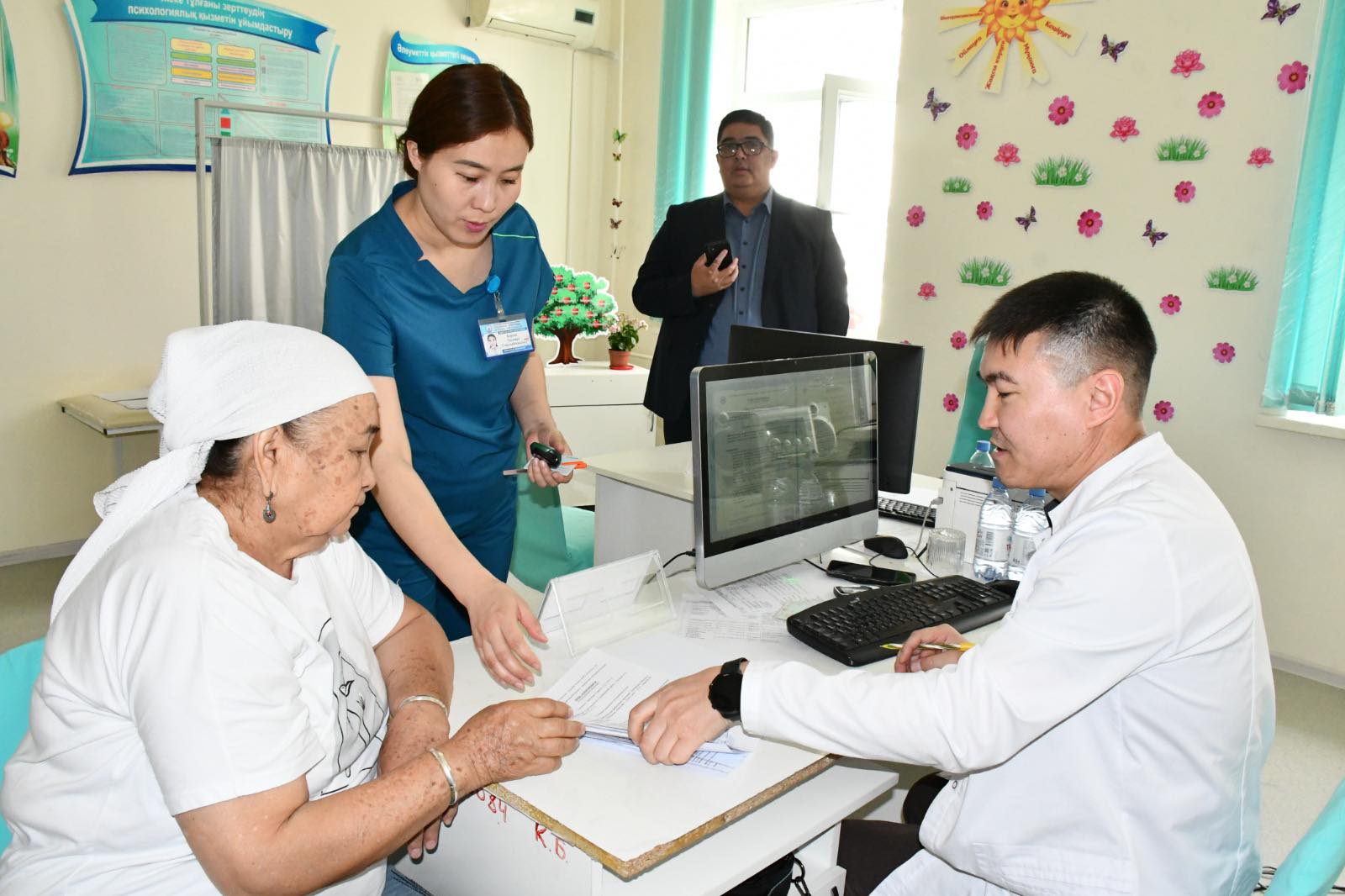 Алматылық дәрігерлер Ордабасы тұрғындарына қызмет көрсетті