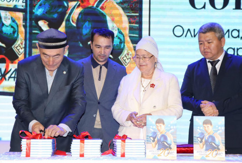 Түркістан жұрты Бекзат Саттархановты еске алды