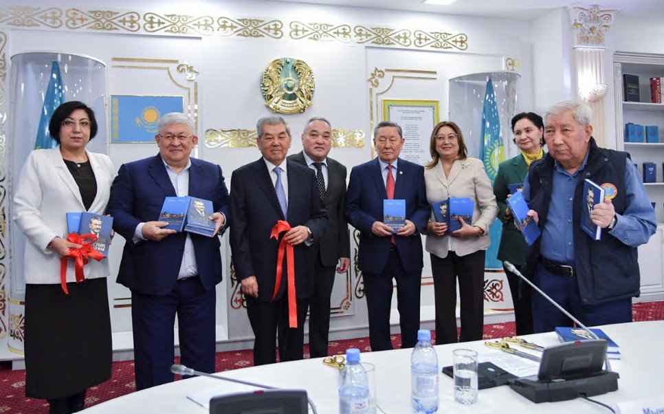 Мемлекетшілдікті дәріптеген қос жинақ