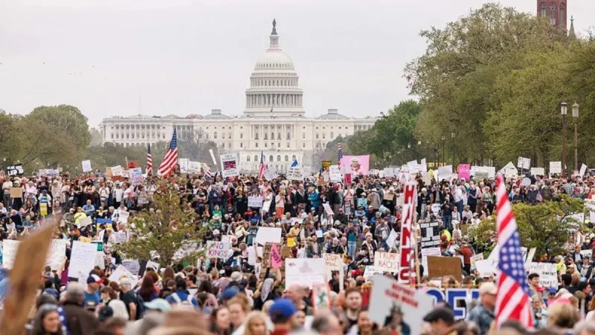АҚШ-та Трамптың саясатына қарсы наразылық шаралары өтті