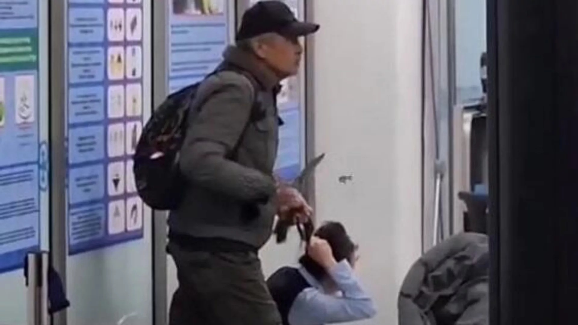 Әуежай қызметкерін кепілге алған адам сотта өз әрекетін түсіндірді