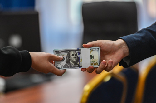 Екібастұз қаласында ТЖ басшысы кәсіпкерден пара алған