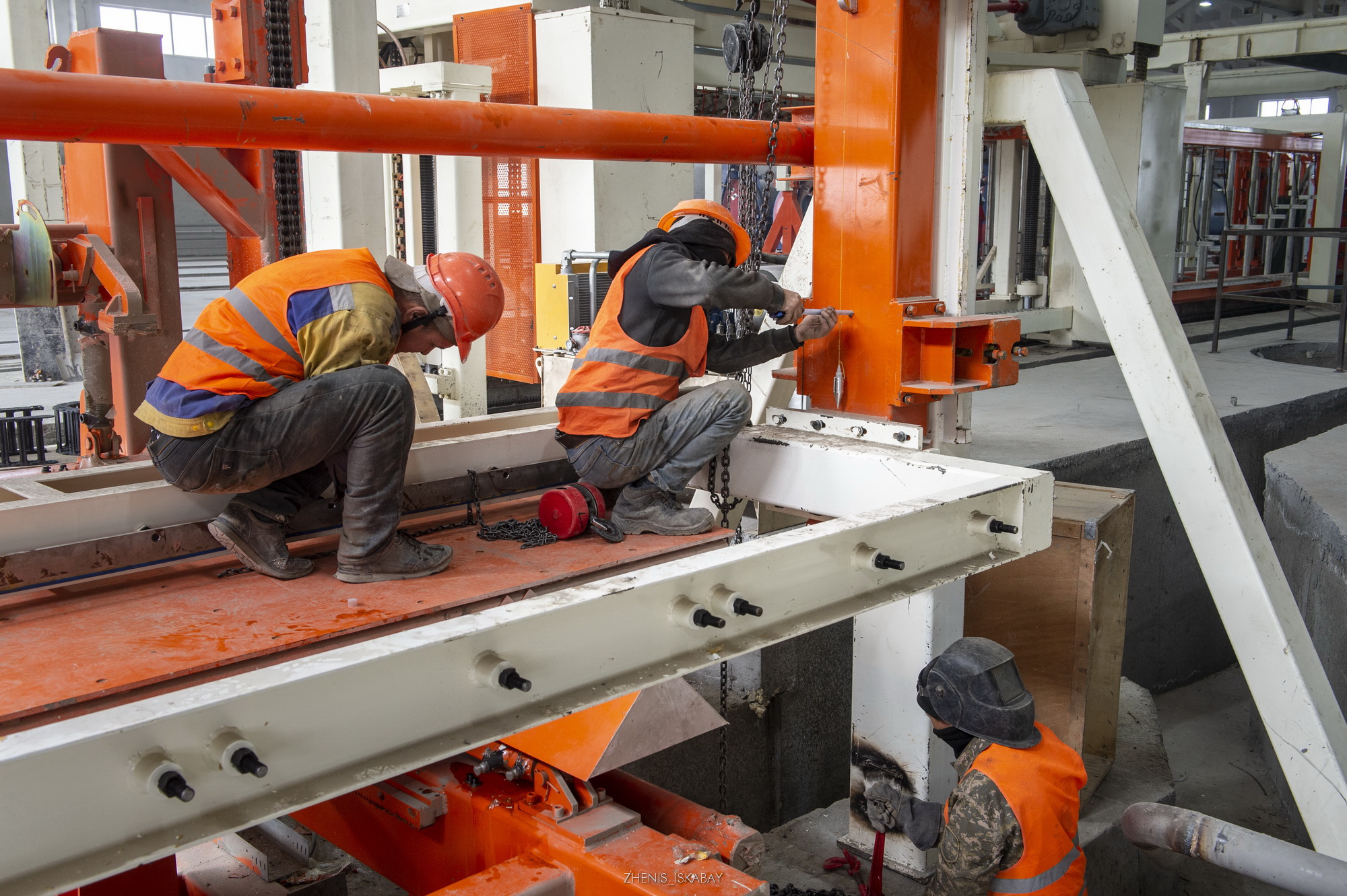 Жеке инвестицияға салынған екі зауыт