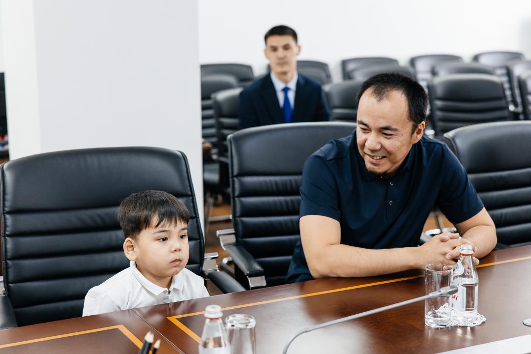 Атыраулық үш жасар бүлдіршін Президенттен алғыс алды