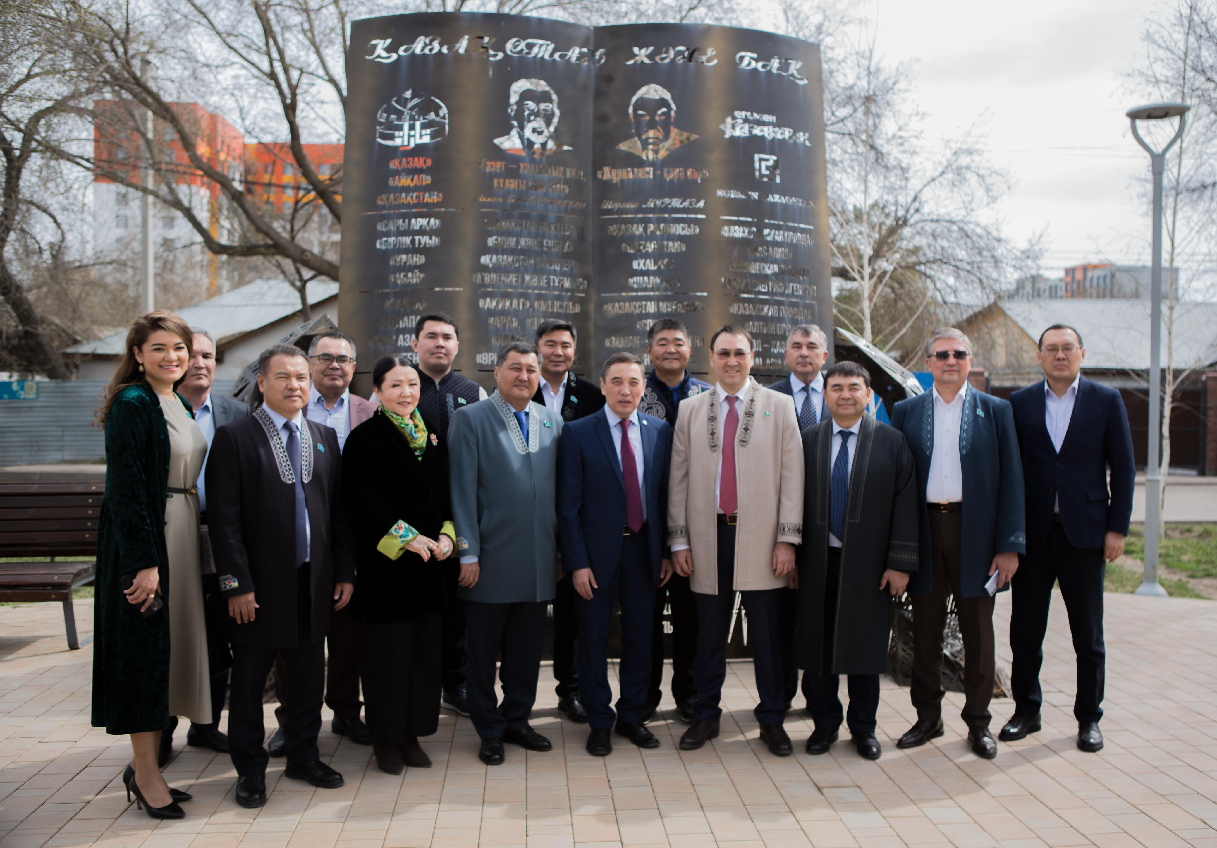 Елордалық депутаттар – ел газетінде қонақта