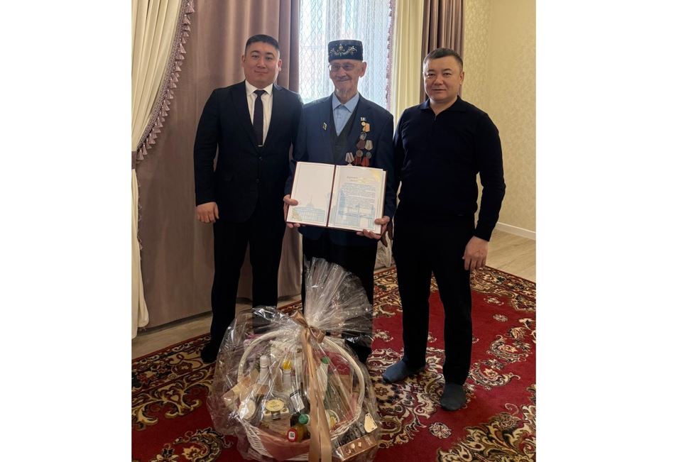 Жеңісті жақындатуға үлес қосқан қарияға құрмет көрсетілді