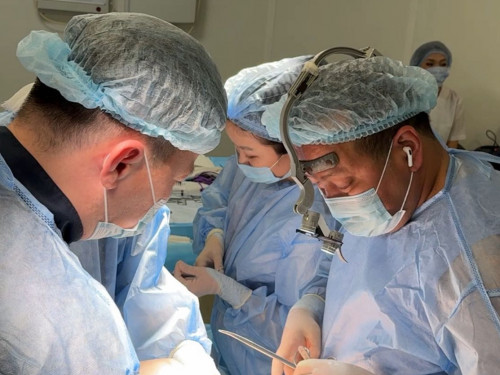 Алматы онкологтары үлкендігі грейпфруттай ісікті алып тастады