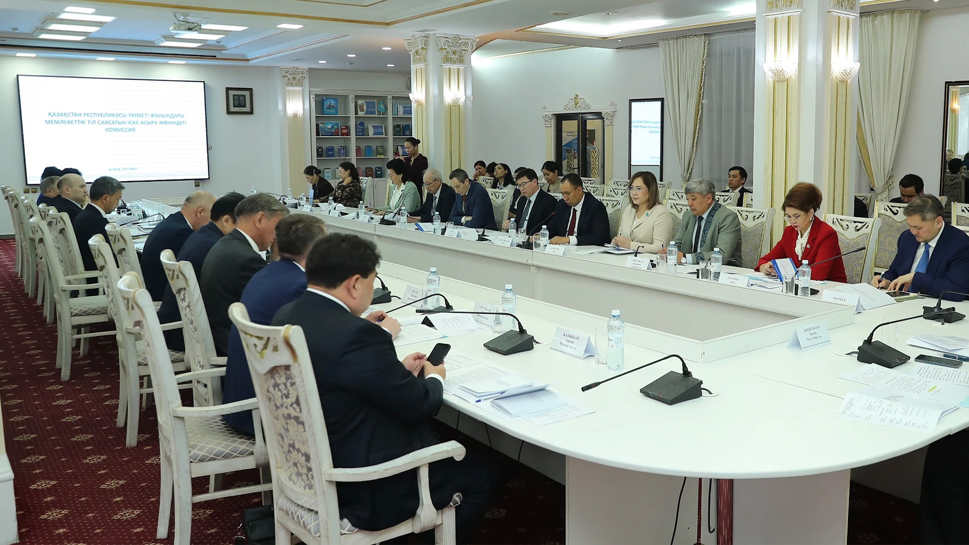 Мемлекеттік тіл саясатын іске асыру жөніндегі комиссияның отырысы өтті