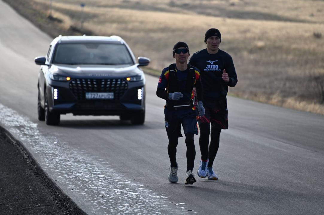 Әскери қызметші майдангерлерге арнап символдық қашықтыққа жүгірді