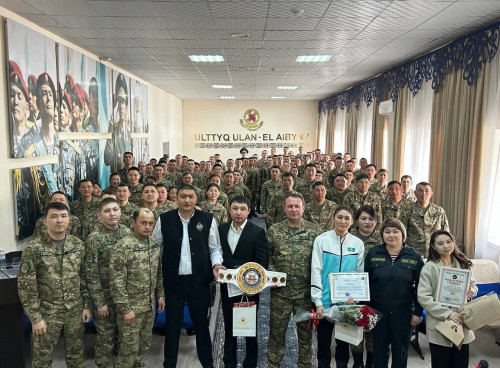 Азия чемпионы Аида Әбікеева ұландықтармен кездесті