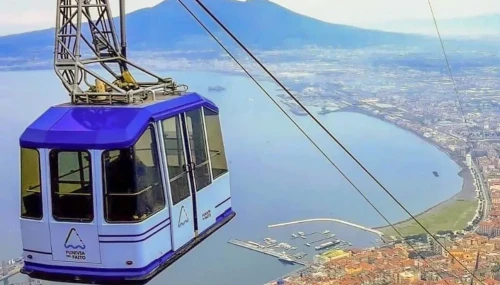 Италияда аспалы жол кабинасы құлап, төрт адам қаза тапты