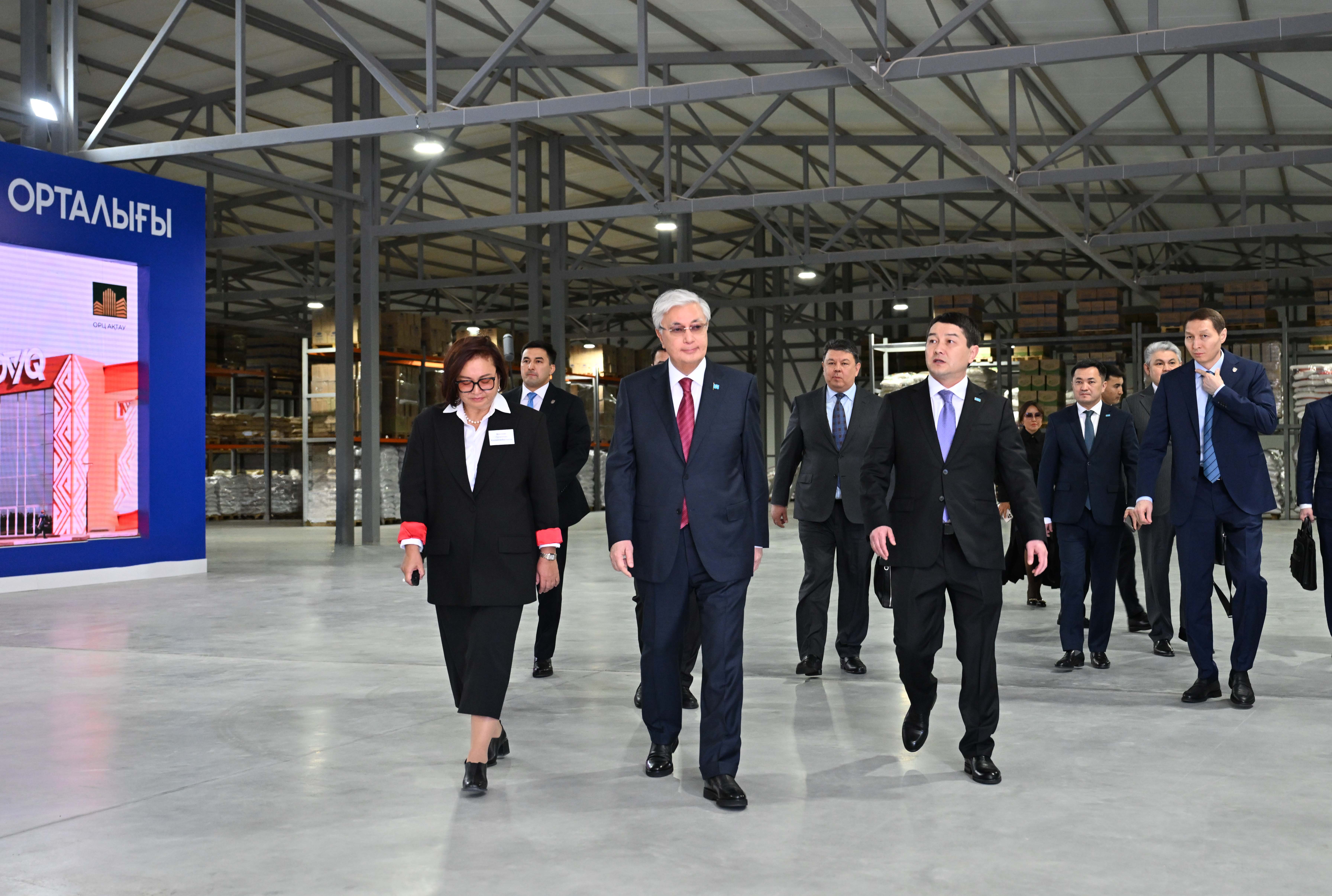 Президент Ақтаудағы көтерме сауда-тарату орталығын аралап көрді