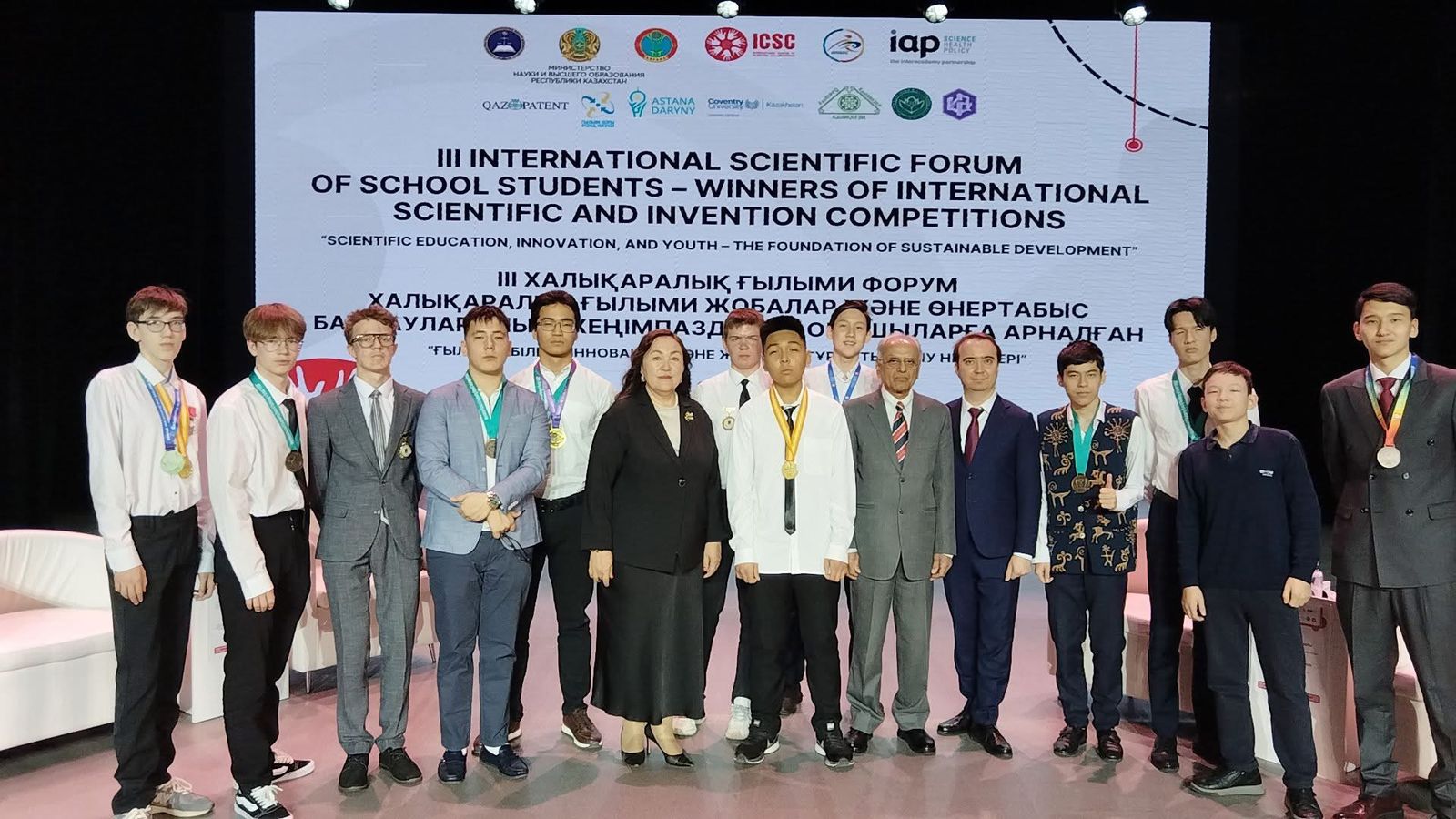 Балаларды ғылымға баулиды