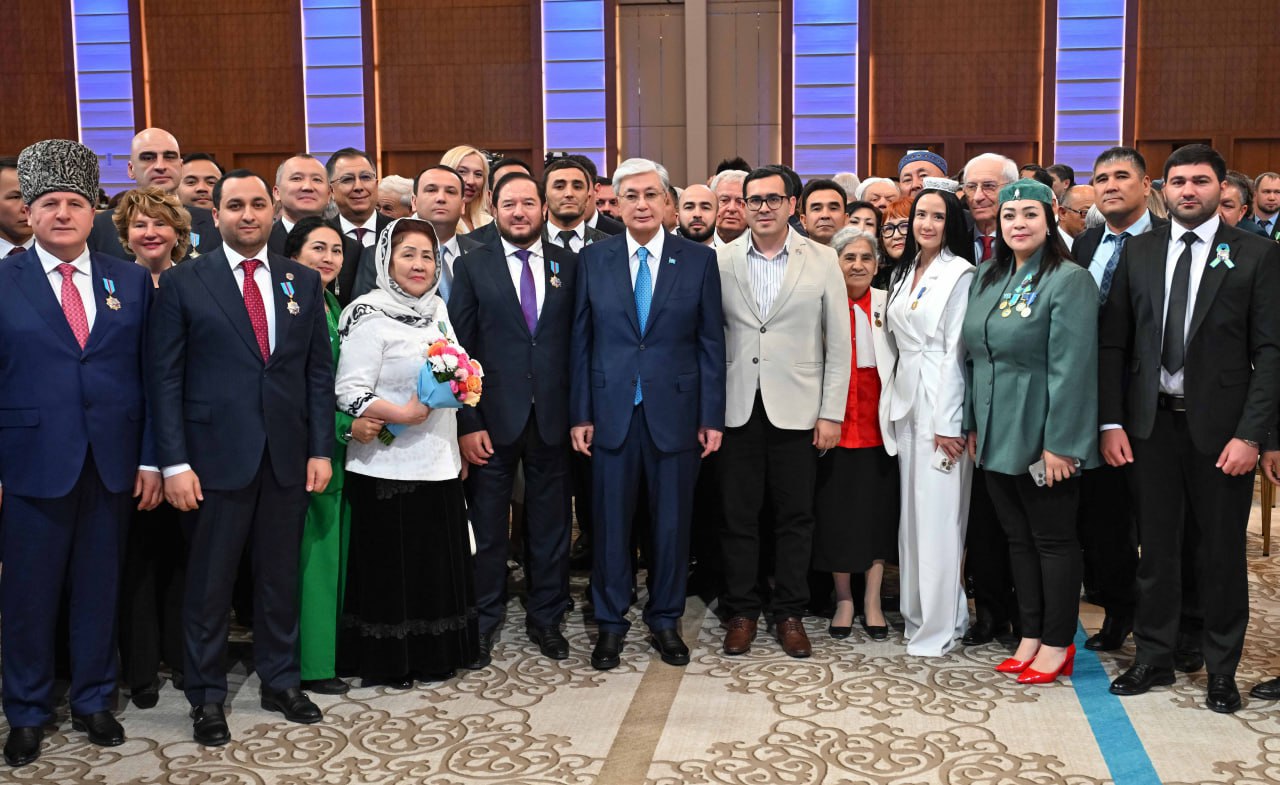 Ассамблея мүшелері мемлекеттік наградамен марапатталды