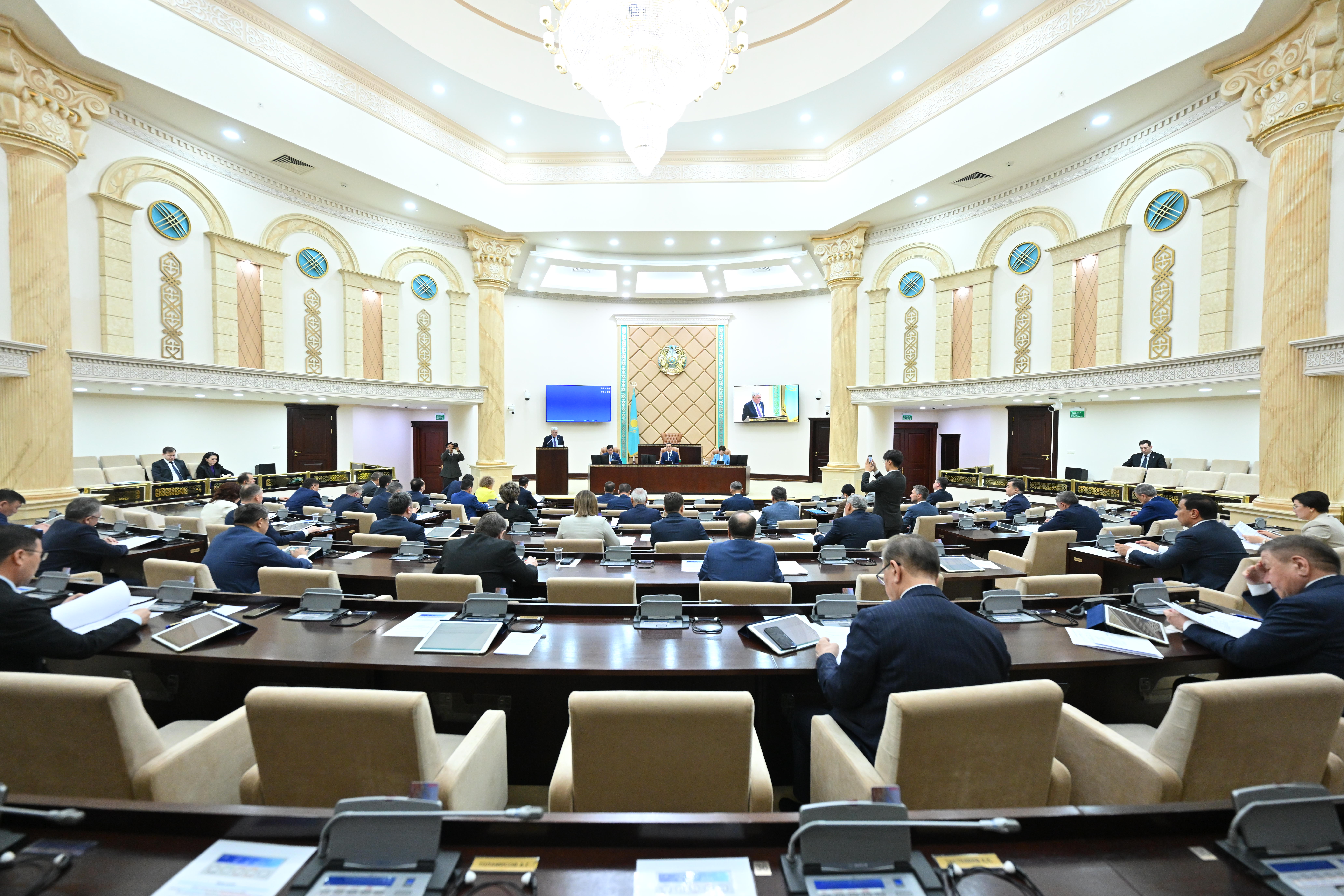 Цифрлық сектордағы еңбекті заңдастыру қажет - сенатор