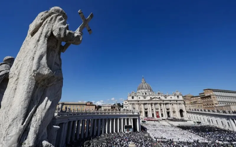 Рим Папасын жерлеу рәсіміне 200 мың адам қатысты