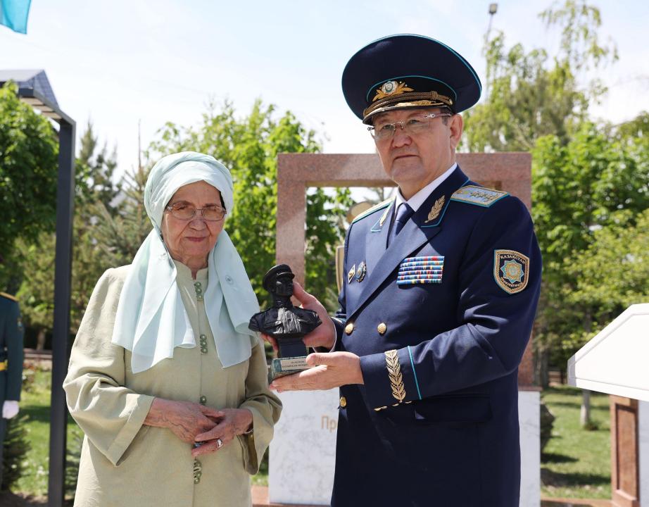 Бауыржан Момышұлының мерейтойы басталды