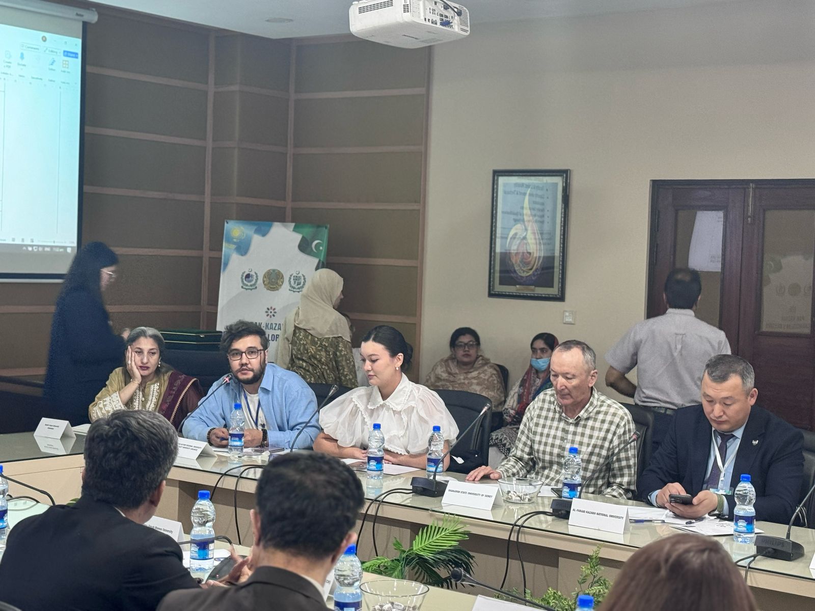 Жұбанов пен Heriot-Watt университеттері Исламабадтағы көрмеге қатысты