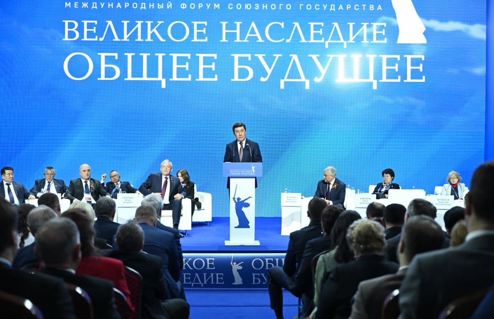 Майдангер отандастарымызға арналған ескерткішке гүл шоқтары қойылды