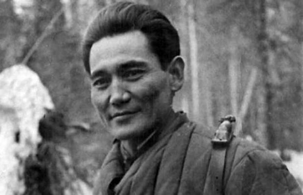 Момышұлының жоқтау жыры