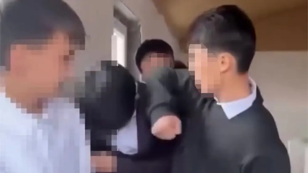 Мектеп оқушысы қатарластарына әлімжеттік көрсеткен