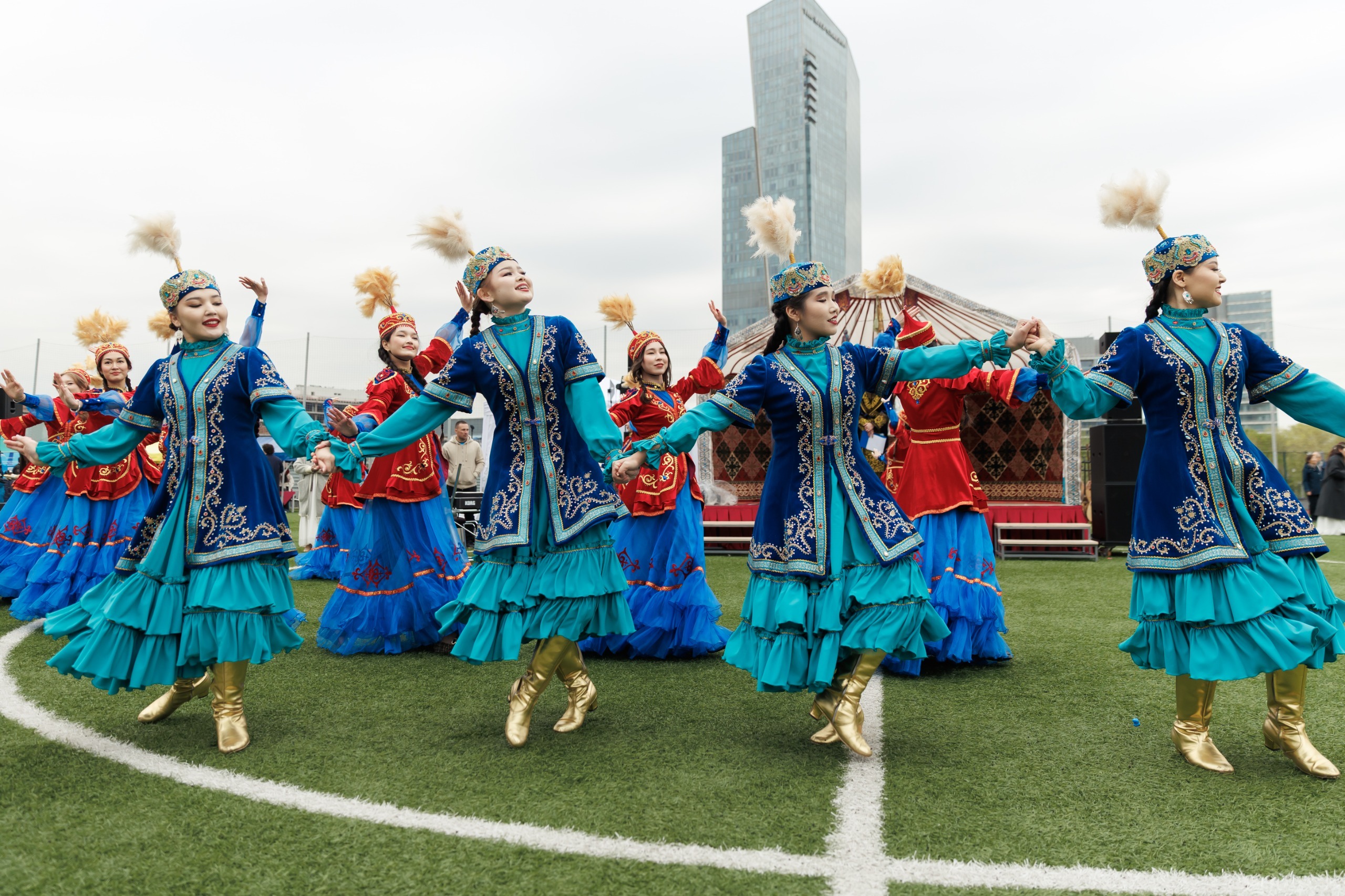 Алматылық студенттер халықаралық мектептерде қазақ мәдениетін дәріптеп жүр