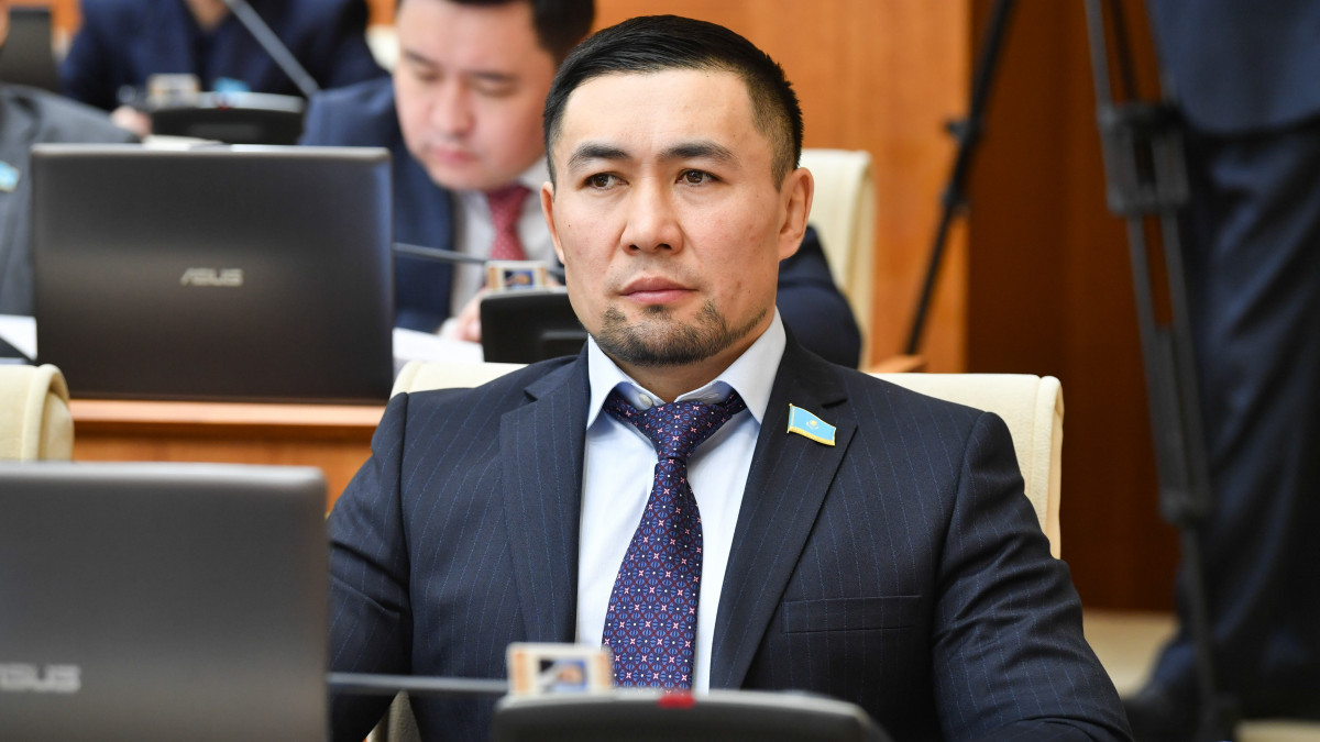 Ардақ Назаров ажырасатын отбасыларға салық салуды ұсынды